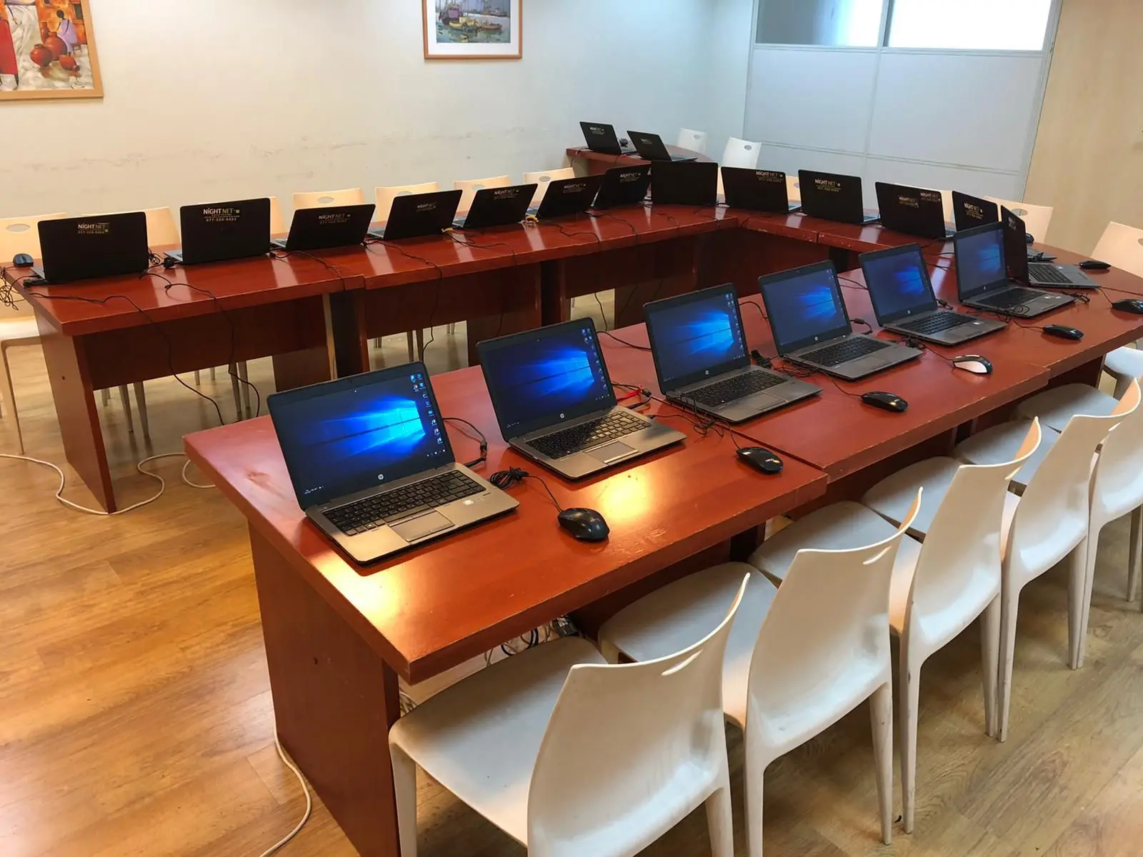 השכרת טלוויזיה 32 אינץ' לעמדות רישום באירוע